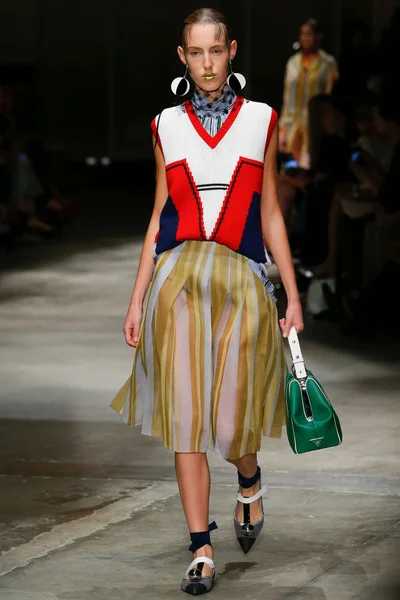 Look 32